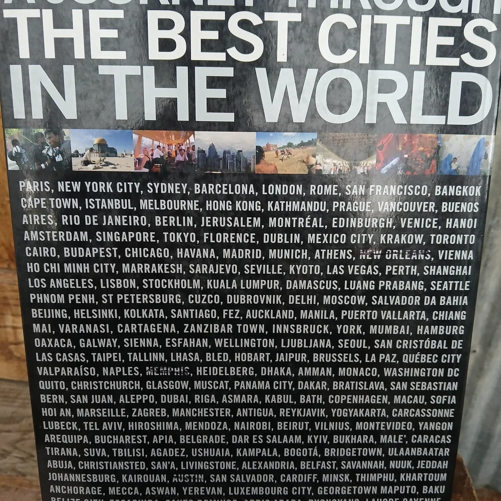 The Cities Book - A Journey THROUGH The Best CITIES in The WORLD - Lonely Planet - Picture 2 of 7